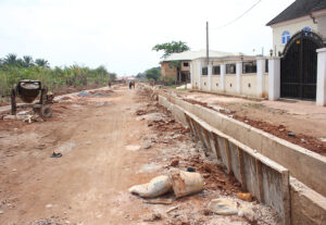 Read more about the article 1km Upper Efeizomor road. Boji Boji Owa metropolis. Ongoing